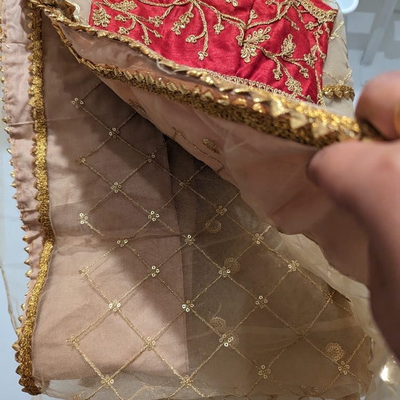 Golden netted saree with blouse for wedding season - Picture 2 of 6